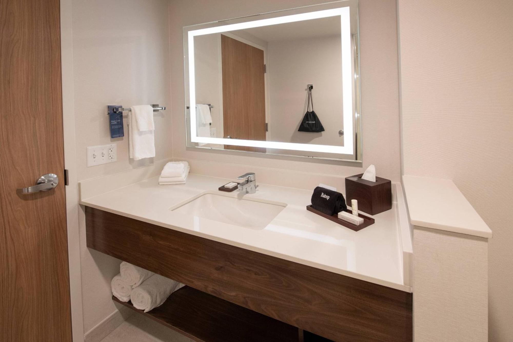 Fairfield By Marriott Edmonton International Airport Hotel Nisku Exterior photo